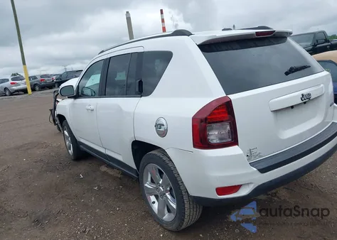 2014 Jeep Compass Latitude z USA, uszkodzony, nr VIN 1C4NJCEA9ED645610